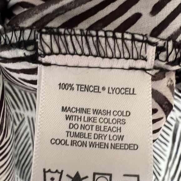 Foxcroft Patterned 100% Tencel Easy Care Button Down Blouse New 14 - Picture 7 of 9